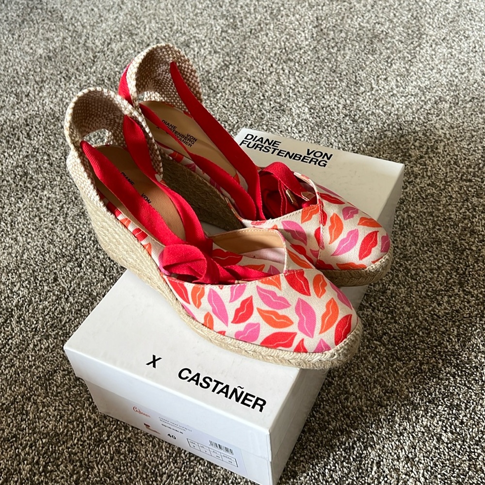 Never worn DVF x Castaner chiara wrap multicolor lips